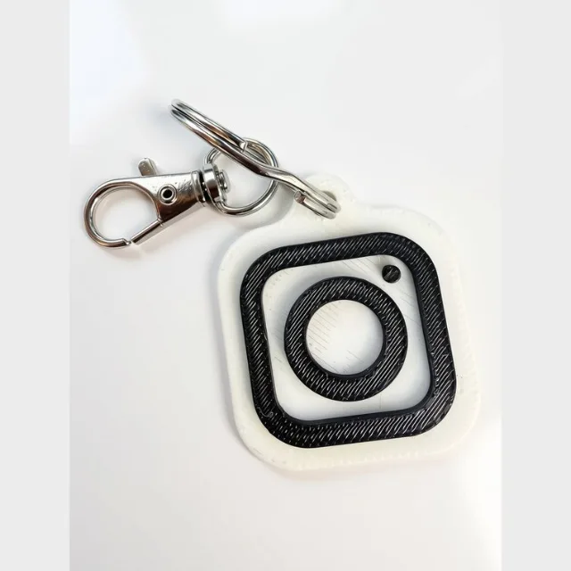 Fouro NFC tap keychain